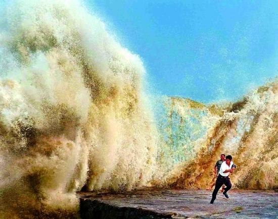 The basic situation of astronomical tides, lake flood and agitation