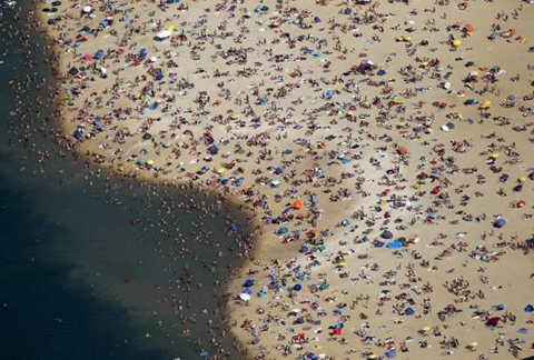 The people are relieved by the sea